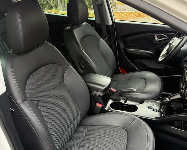 Білий Хендай іх35, об'ємом двигуна 2 л та пробігом 180 тис. км за 16300 $, фото 63 на Automoto.ua