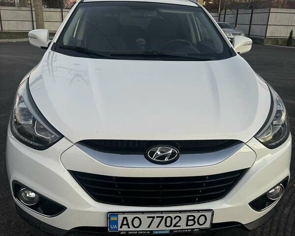 Белый Хендай их35, объемом двигателя 2 л и пробегом 126 тыс. км за 14500 $, фото 1 на Automoto.ua