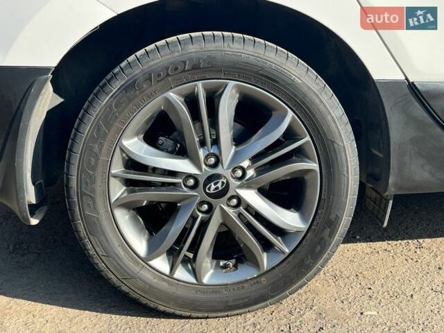 Білий Хендай іх35, об'ємом двигуна 2 л та пробігом 252 тис. км за 14899 $, фото 14 на Automoto.ua