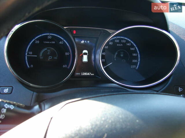 Белый Хендай их35, объемом двигателя 2 л и пробегом 128 тыс. км за 15500 $, фото 14 на Automoto.ua