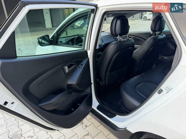 Белый Хендай их35, объемом двигателя 2 л и пробегом 182 тыс. км за 16699 $, фото 30 на Automoto.ua