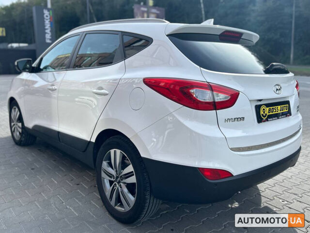 Белый Хендай их35, объемом двигателя 2 л и пробегом 229 тыс. км за 17000 $, фото 3 на Automoto.ua