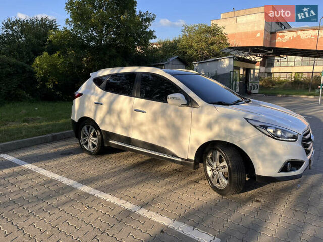 Белый Хендай их35, объемом двигателя 2 л и пробегом 123 тыс. км за 15800 $, фото 3 на Automoto.ua