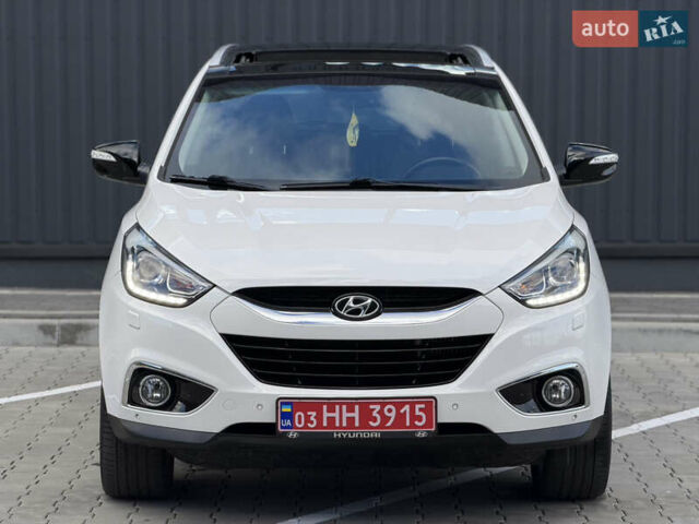 Белый Хендай их35, объемом двигателя 2 л и пробегом 182 тыс. км за 16699 $, фото 4 на Automoto.ua