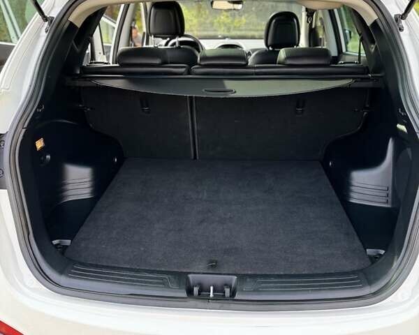 Белый Хендай их35, объемом двигателя 2 л и пробегом 209 тыс. км за 16000 $, фото 14 на Automoto.ua