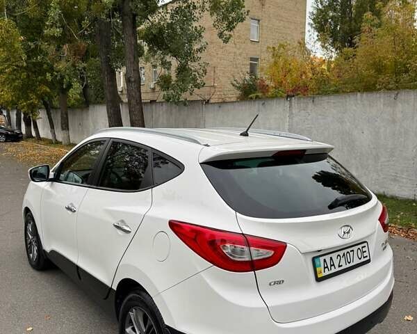 Білий Хендай іх35, об'ємом двигуна 2 л та пробігом 108 тис. км за 15888 $, фото 10 на Automoto.ua