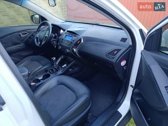 Білий Хендай іх35, об'ємом двигуна 1.69 л та пробігом 161 тис. км за 14200 $, фото 4 на Automoto.ua