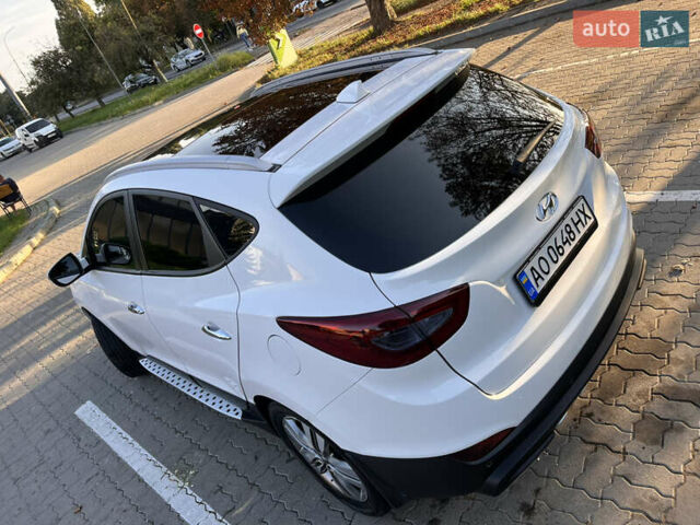 Белый Хендай их35, объемом двигателя 2 л и пробегом 123 тыс. км за 15800 $, фото 5 на Automoto.ua