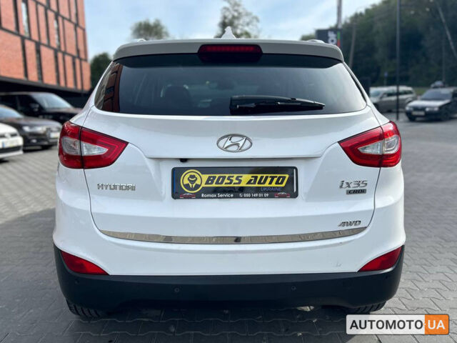 Белый Хендай их35, объемом двигателя 2 л и пробегом 229 тыс. км за 17000 $, фото 4 на Automoto.ua