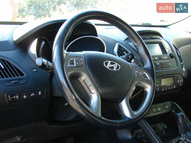 Белый Хендай их35, объемом двигателя 2 л и пробегом 128 тыс. км за 15500 $, фото 13 на Automoto.ua