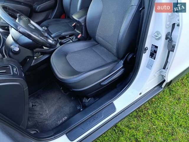 Білий Хендай іх35, об'ємом двигуна 1.69 л та пробігом 161 тис. км за 14200 $, фото 10 на Automoto.ua