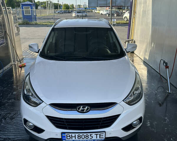 Білий Хендай іх35, об'ємом двигуна 2 л та пробігом 159 тис. км за 16500 $, фото 18 на Automoto.ua