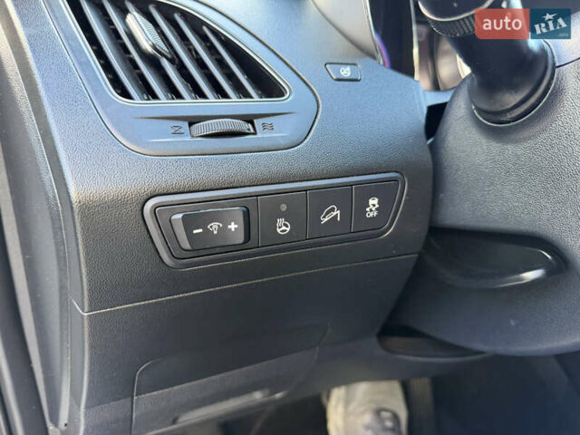 Белый Хендай их35, объемом двигателя 2 л и пробегом 182 тыс. км за 16699 $, фото 29 на Automoto.ua