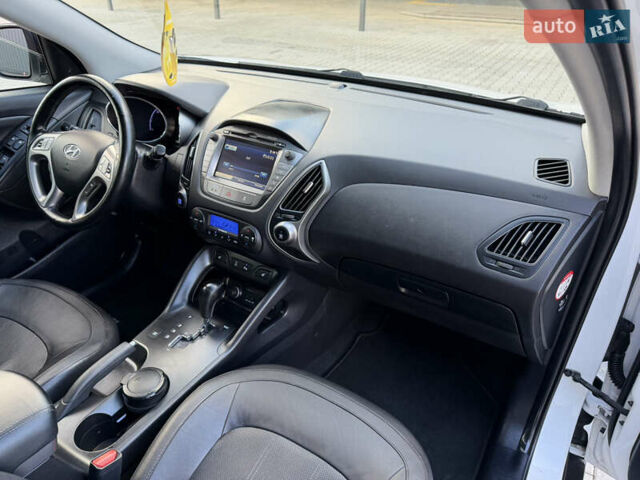 Белый Хендай их35, объемом двигателя 2 л и пробегом 182 тыс. км за 16699 $, фото 46 на Automoto.ua