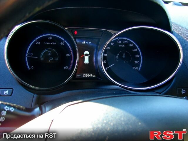 Білий Хендай іх35, об'ємом двигуна 2 л та пробігом 128 тис. км за 16000 $, фото 7 на Automoto.ua