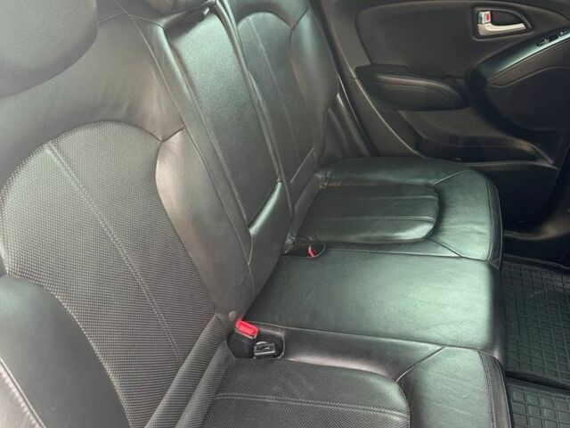 Белый Хендай их35, объемом двигателя 2 л и пробегом 159 тыс. км за 16000 $, фото 5 на Automoto.ua