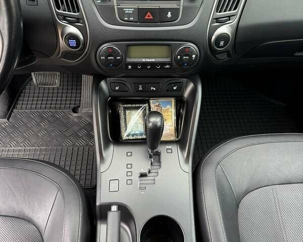 Білий Хендай іх35, об'ємом двигуна 2 л та пробігом 108 тис. км за 15888 $, фото 20 на Automoto.ua