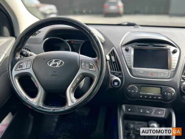 Белый Хендай их35, объемом двигателя 2 л и пробегом 229 тыс. км за 17000 $, фото 9 на Automoto.ua