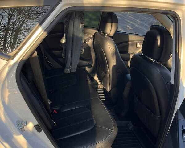 Белый Хендай их35, объемом двигателя 2 л и пробегом 123 тыс. км за 15800 $, фото 9 на Automoto.ua