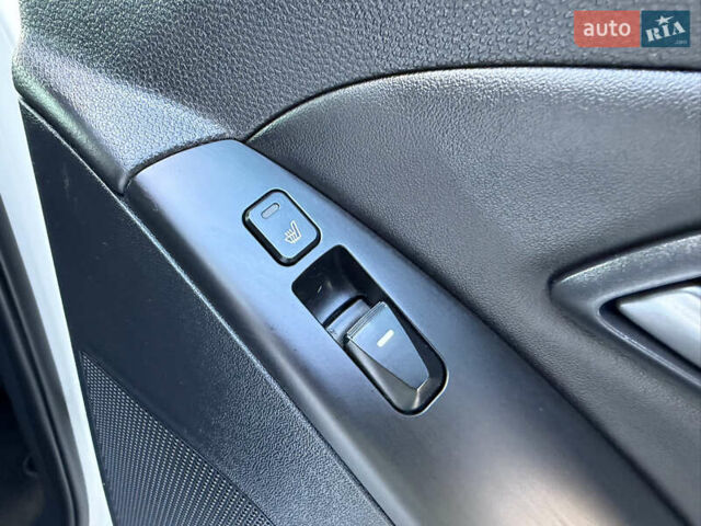 Белый Хендай их35, объемом двигателя 2 л и пробегом 182 тыс. км за 16699 $, фото 43 на Automoto.ua