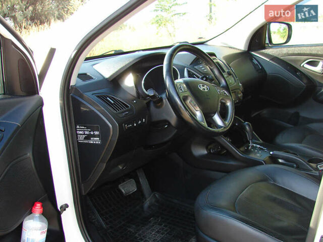 Белый Хендай их35, объемом двигателя 2 л и пробегом 128 тыс. км за 15500 $, фото 11 на Automoto.ua