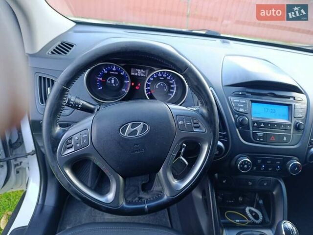 Білий Хендай іх35, об'ємом двигуна 1.69 л та пробігом 161 тис. км за 14200 $, фото 5 на Automoto.ua