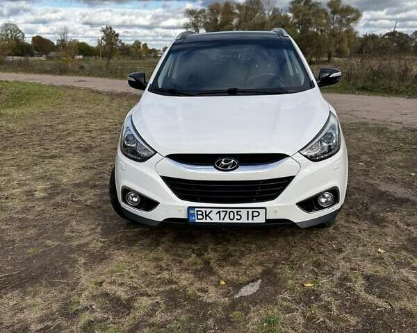 Белый Хендай их35, объемом двигателя 2 л и пробегом 209 тыс. км за 16000 $, фото 7 на Automoto.ua