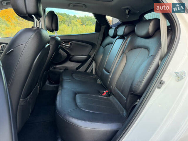 Белый Хендай их35, объемом двигателя 2 л и пробегом 182 тыс. км за 16699 $, фото 33 на Automoto.ua