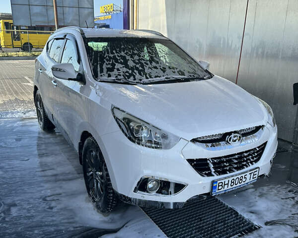 Білий Хендай іх35, об'ємом двигуна 2 л та пробігом 159 тис. км за 16500 $, фото 3 на Automoto.ua