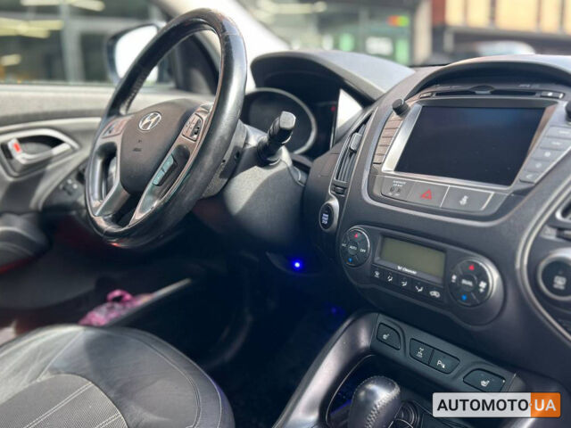 Белый Хендай их35, объемом двигателя 2 л и пробегом 229 тыс. км за 17000 $, фото 11 на Automoto.ua