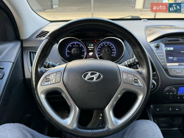 Белый Хендай их35, объемом двигателя 2 л и пробегом 182 тыс. км за 16699 $, фото 23 на Automoto.ua