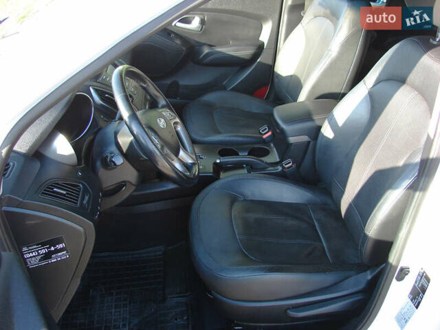 Белый Хендай их35, объемом двигателя 2 л и пробегом 128 тыс. км за 15500 $, фото 12 на Automoto.ua