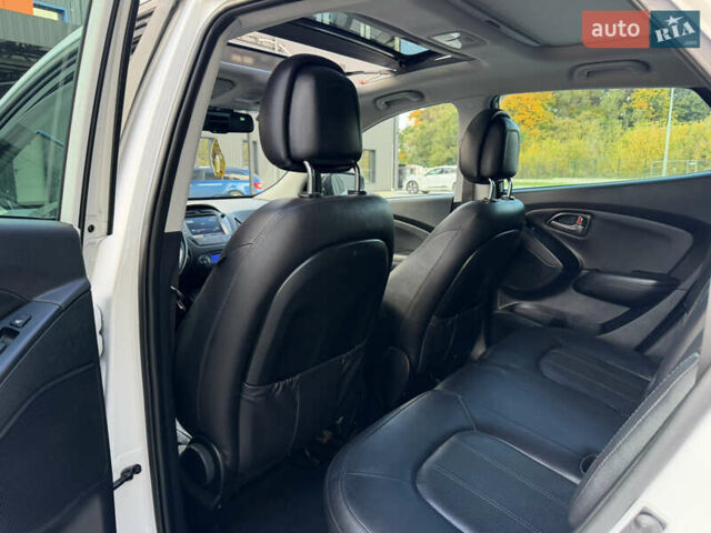 Белый Хендай их35, объемом двигателя 2 л и пробегом 182 тыс. км за 16699 $, фото 32 на Automoto.ua