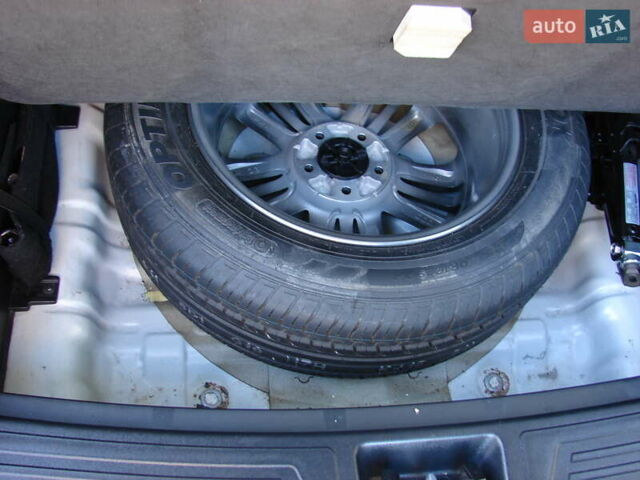 Белый Хендай их35, объемом двигателя 2 л и пробегом 128 тыс. км за 15500 $, фото 26 на Automoto.ua