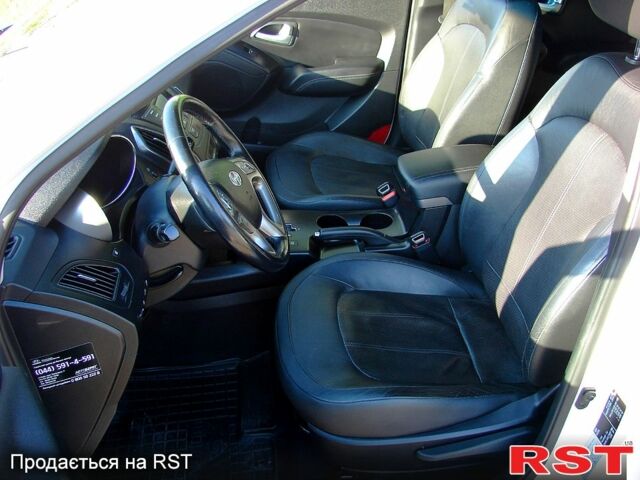 Білий Хендай іх35, об'ємом двигуна 2 л та пробігом 128 тис. км за 16000 $, фото 6 на Automoto.ua