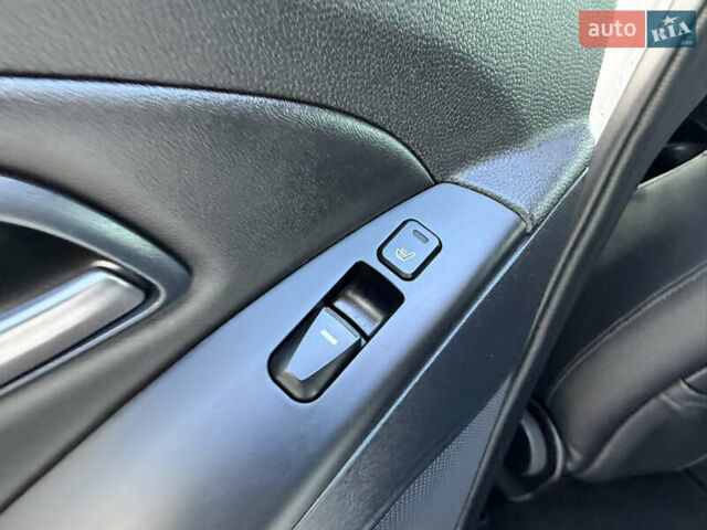 Белый Хендай их35, объемом двигателя 2 л и пробегом 182 тыс. км за 16699 $, фото 31 на Automoto.ua