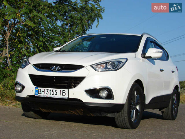 Белый Хендай их35, объемом двигателя 2 л и пробегом 128 тыс. км за 15500 $, фото 2 на Automoto.ua