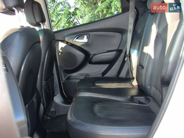 Белый Хендай их35, объемом двигателя 2 л и пробегом 128 тыс. км за 15500 $, фото 17 на Automoto.ua