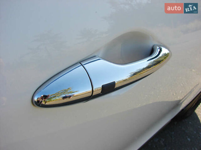 Белый Хендай их35, объемом двигателя 2 л и пробегом 128 тыс. км за 15500 $, фото 6 на Automoto.ua