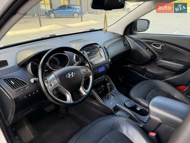Белый Хендай их35, объемом двигателя 2 л и пробегом 182 тыс. км за 16699 $, фото 21 на Automoto.ua
