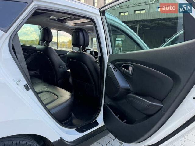 Белый Хендай их35, объемом двигателя 2 л и пробегом 182 тыс. км за 16699 $, фото 44 на Automoto.ua