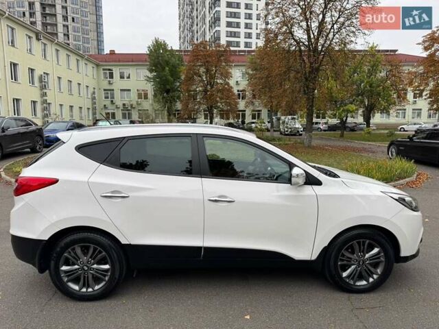 Білий Хендай іх35, об'ємом двигуна 2 л та пробігом 108 тис. км за 15888 $, фото 6 на Automoto.ua