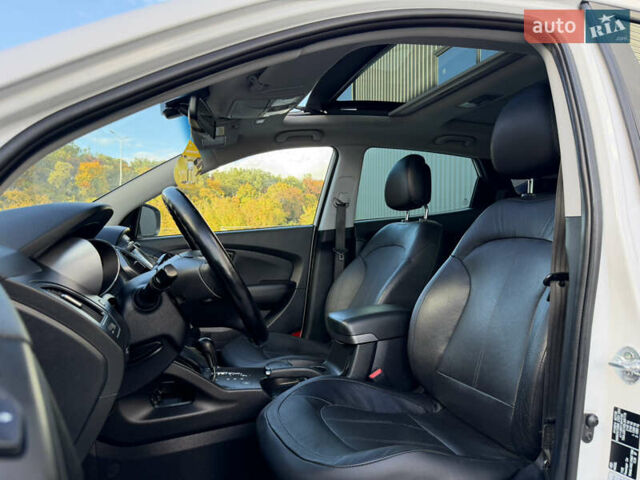 Белый Хендай их35, объемом двигателя 2 л и пробегом 182 тыс. км за 16699 $, фото 19 на Automoto.ua