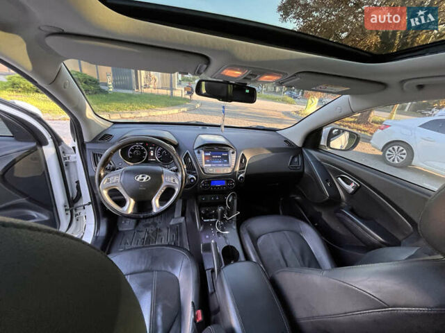 Белый Хендай их35, объемом двигателя 2 л и пробегом 123 тыс. км за 15800 $, фото 10 на Automoto.ua