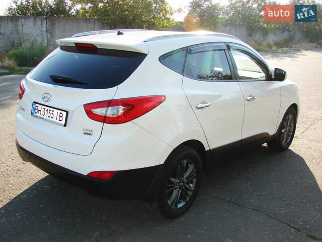 Белый Хендай их35, объемом двигателя 2 л и пробегом 128 тыс. км за 15500 $, фото 7 на Automoto.ua