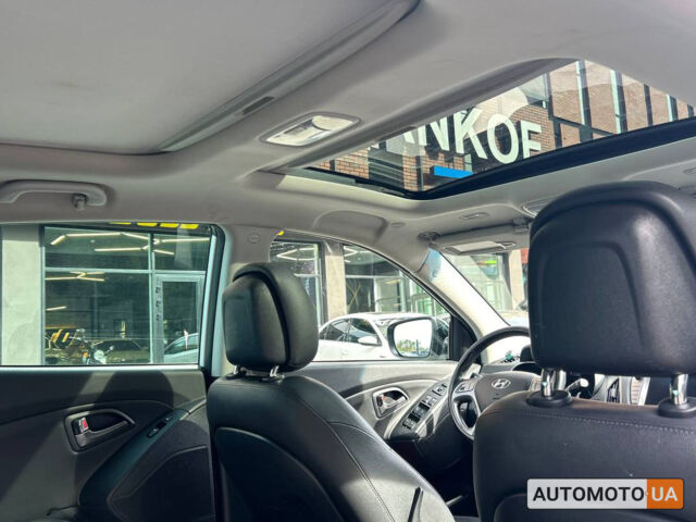 Белый Хендай их35, объемом двигателя 2 л и пробегом 229 тыс. км за 17000 $, фото 14 на Automoto.ua