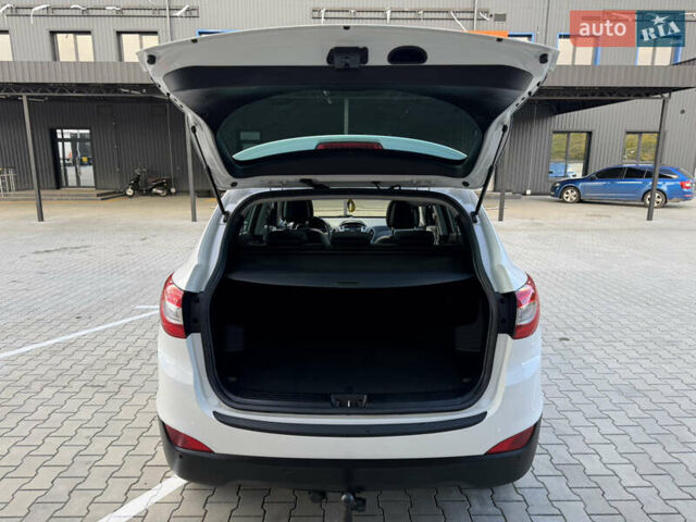 Белый Хендай их35, объемом двигателя 2 л и пробегом 182 тыс. км за 16699 $, фото 36 на Automoto.ua