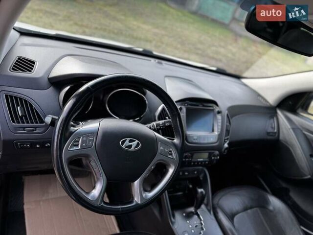 Белый Хендай их35, объемом двигателя 2 л и пробегом 209 тыс. км за 16000 $, фото 16 на Automoto.ua