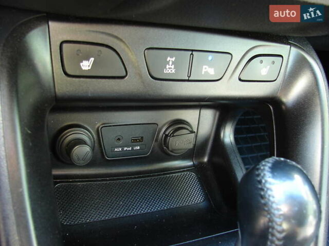 Белый Хендай их35, объемом двигателя 2 л и пробегом 128 тыс. км за 15500 $, фото 24 на Automoto.ua