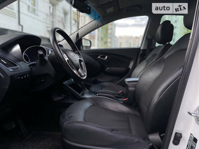 Белый Хендай их35, объемом двигателя 2 л и пробегом 191 тыс. км за 14999 $, фото 30 на Automoto.ua